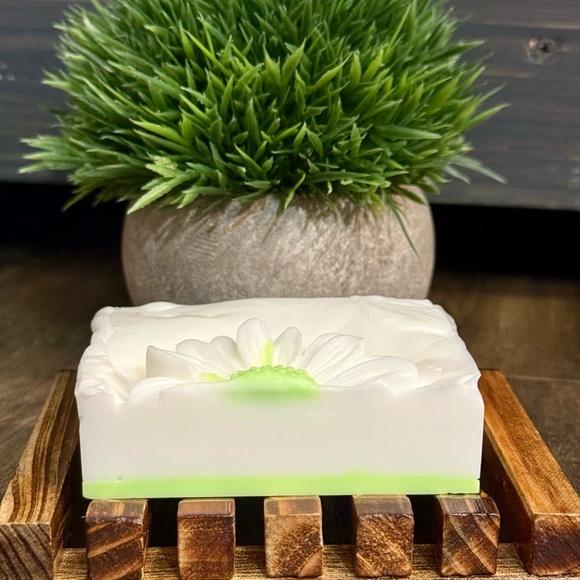 Handcrafted goats milk soap bar Daisy - Picture 2 of 7